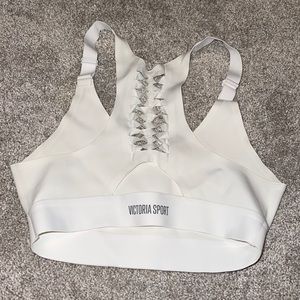 NWOT Medium Victoria Sport White Bra